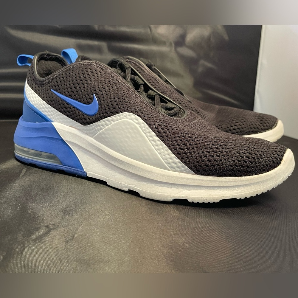 Nike Air Max Motion 2 Youth Lace Up Size 7.5Y